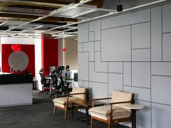 Interieur van Grote zaal in Wijkgebouw De Kade